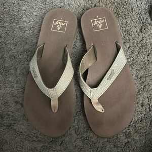 Reef glitter rose gold flip flops size 8